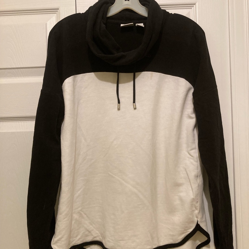 Chicos activewear block black & white stylish sweatshirt size 1 (Medium)